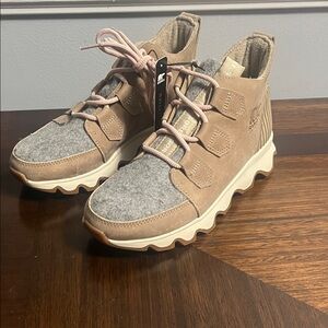 Sorel Women's Tan and Gray Shoes